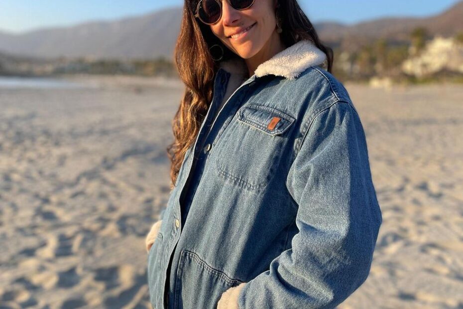 Cold Beach Outfit Ideas to Steal for Your Next Beach Day