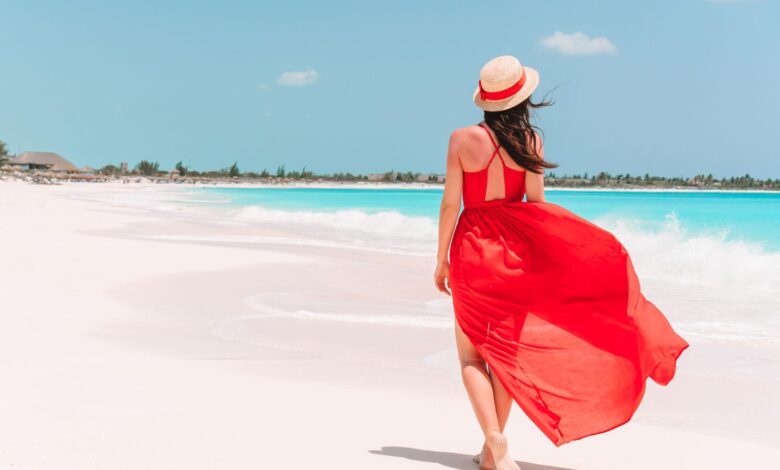 red-beach-outfit-ideas